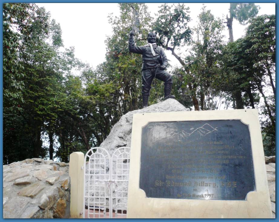 900x712 pixels (127K)